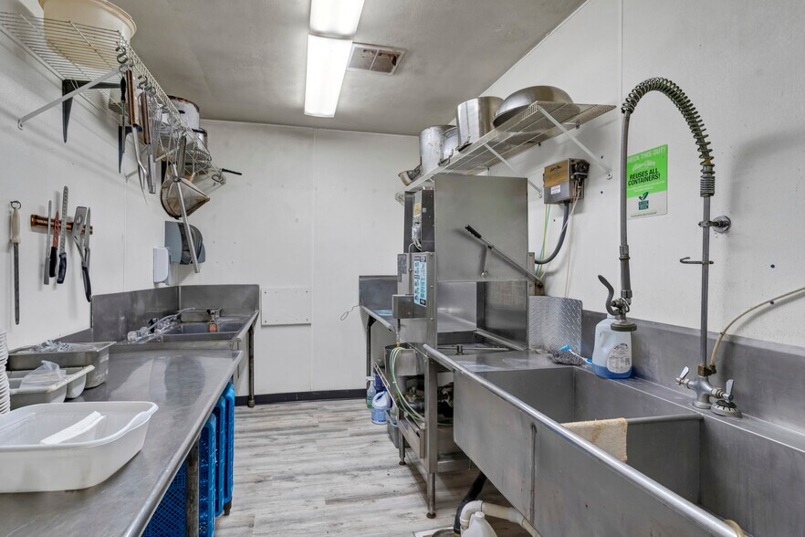 More Photos Of 6335 Highway 22, Independence Sports And Entertainment For Sale