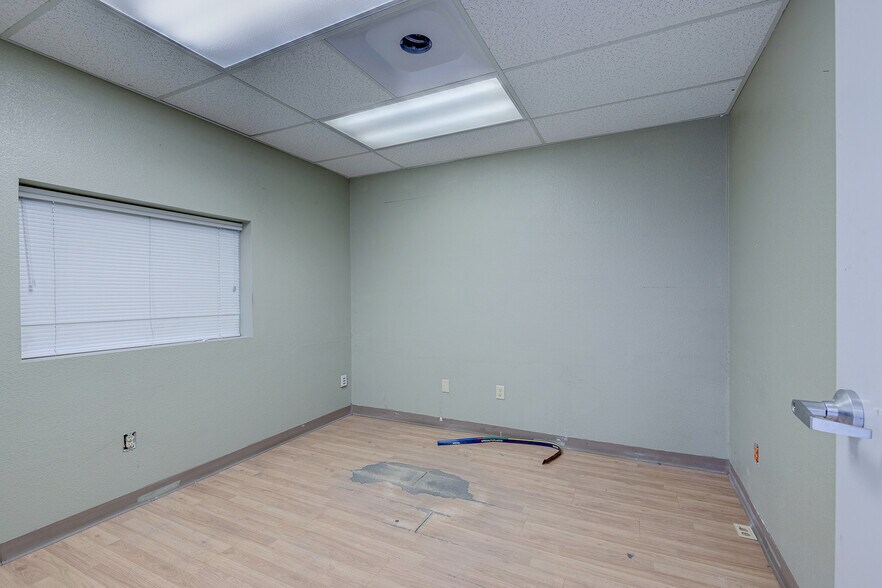 More Photos Of 5461 Arville St, Las Vegas Warehouse For Lease