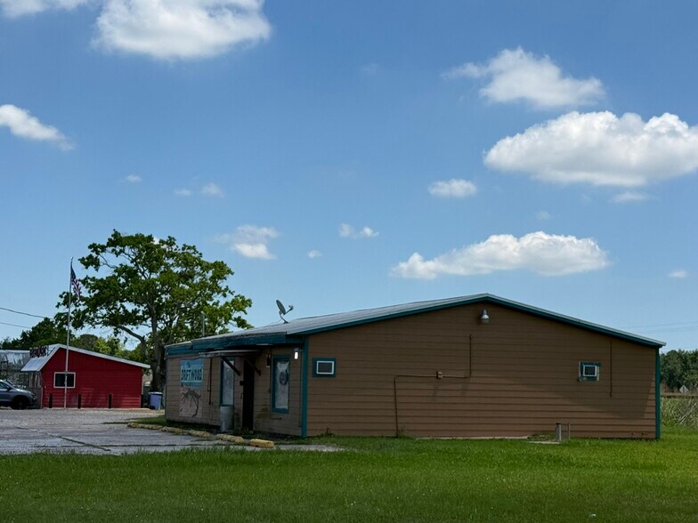More Photos Of 12605 Highway 6, Santa Fe Bar For Sale