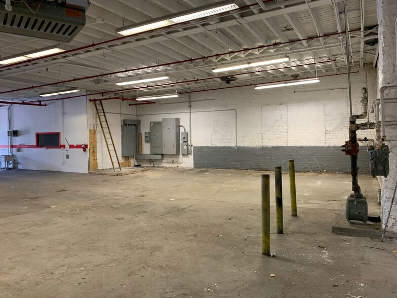 More Photos Of 1481-1489 Blondell Ave, Bronx Warehouse For Lease