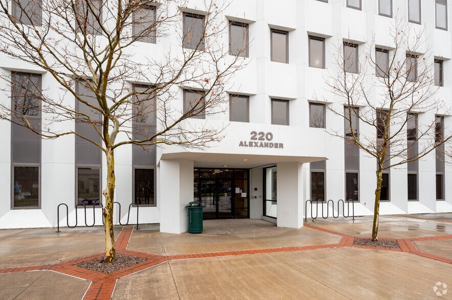 More Photos Of 220 Alexander St, Rochester Loft Creative Space For Lease