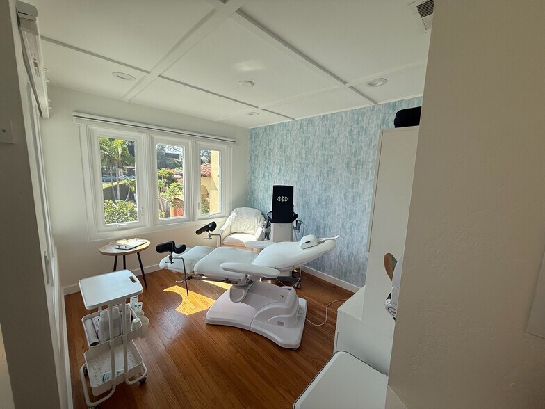 More Photos Of 7880 Exchange Pl, La Jolla Freestanding For Lease