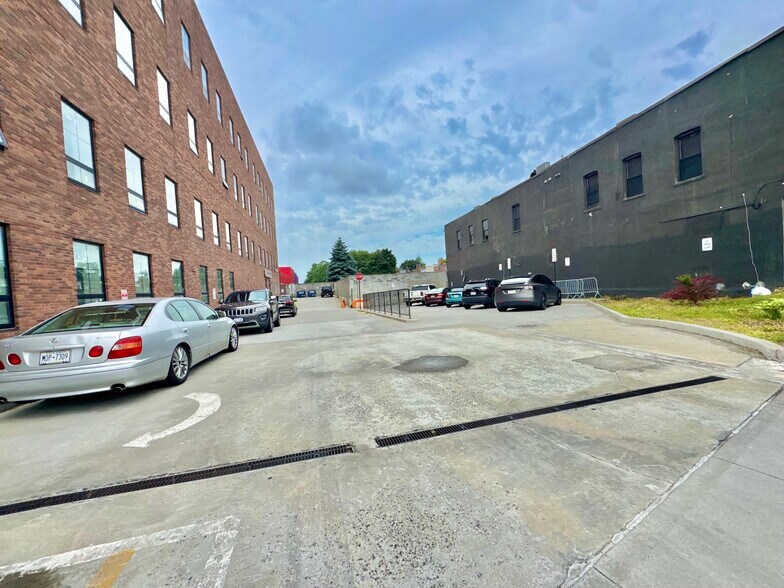 More Photos Of 251-73 Jericho Tpke, Bellerose Office For Sale