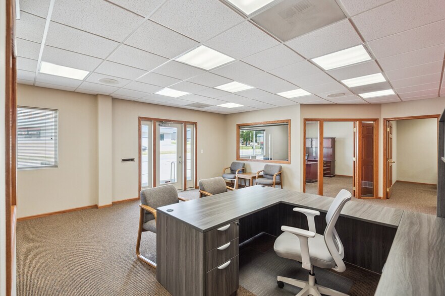 More Photos Of 101 E Linn St, Marshalltown Office For Sale