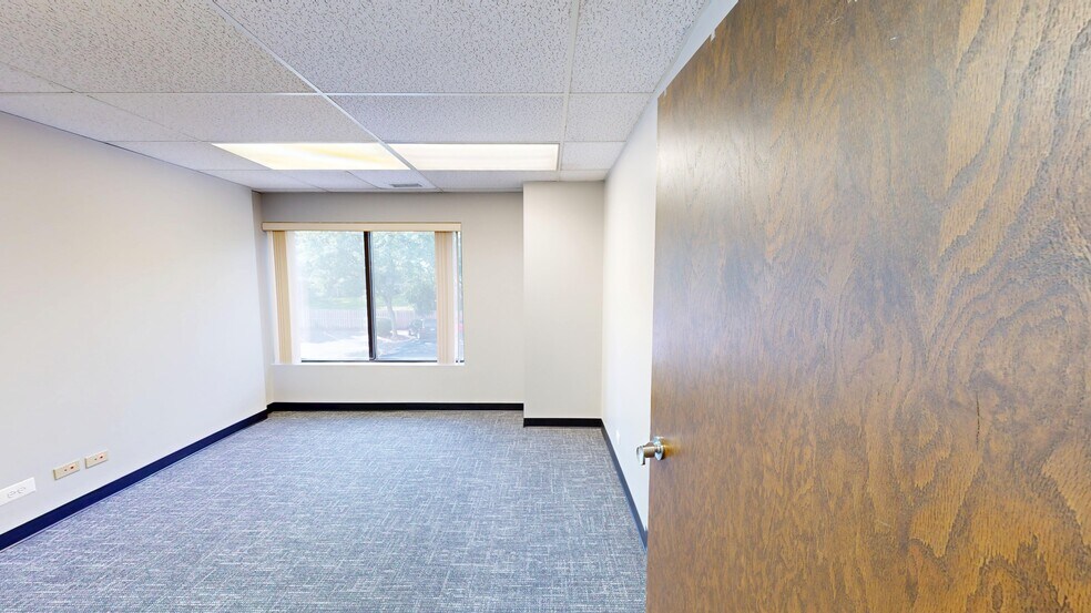 More Photos Of 805-815 E Rand Rd, Arlington Heights Unknown For Lease