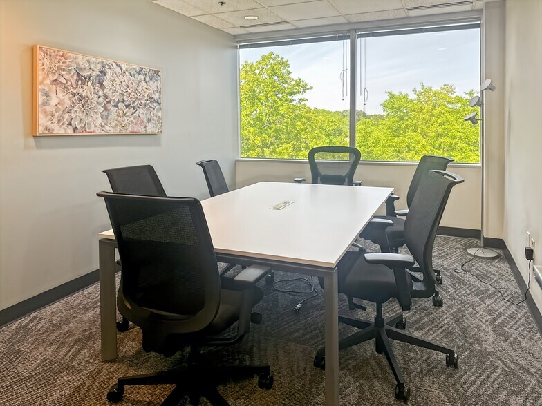 More Photos Of 780 Lynnhaven Pky, Virginia Beach Coworking Space