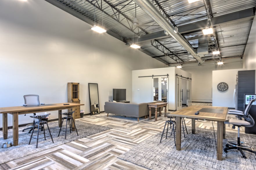 More Photos Of 2100 Double Creek Dr, Round Rock Warehouse For Lease