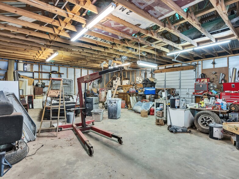 More Photos Of 280 Broken Arrow Marina, Livingston Hotel For Sale