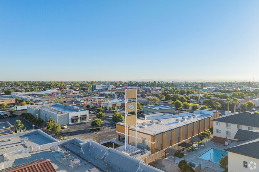 More Photos Of 165 Commerce Ave, Manteca General Retail For Lease