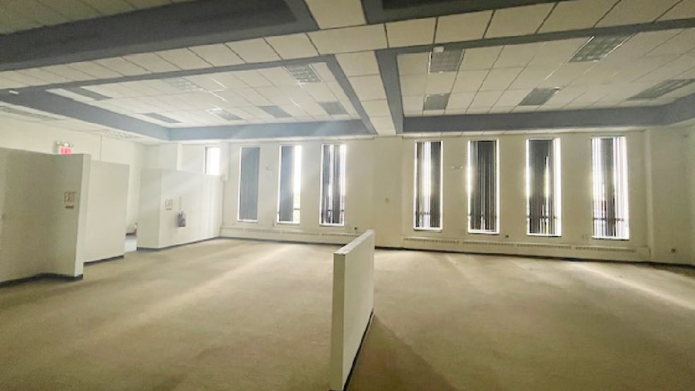 More Photos Of 15829 Cross Bay Blvd, Howard Beach Office For Sale