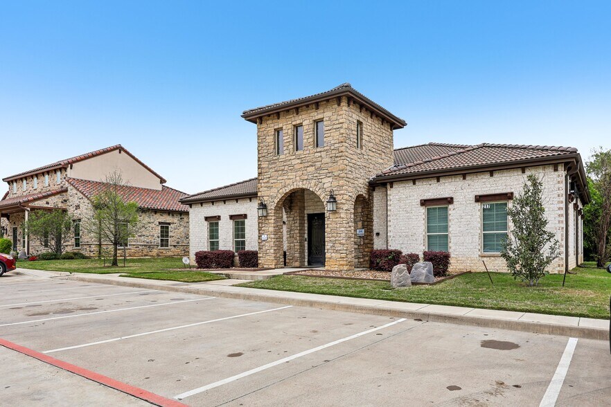 More Photos Of 217 E Debbie Ln, Mansfield Medical For Lease