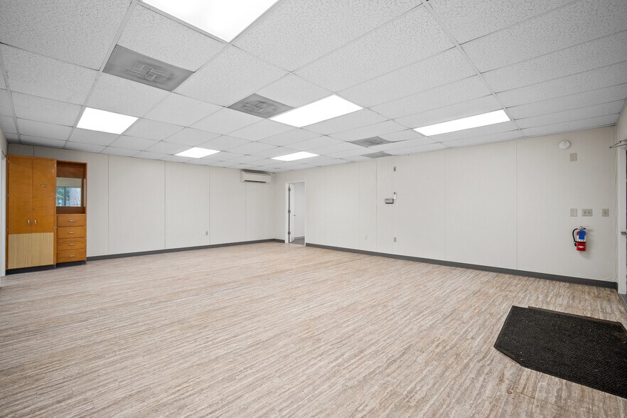 More Photos Of 5942 Portal Way, Ferndale Loft Creative Space For Lease