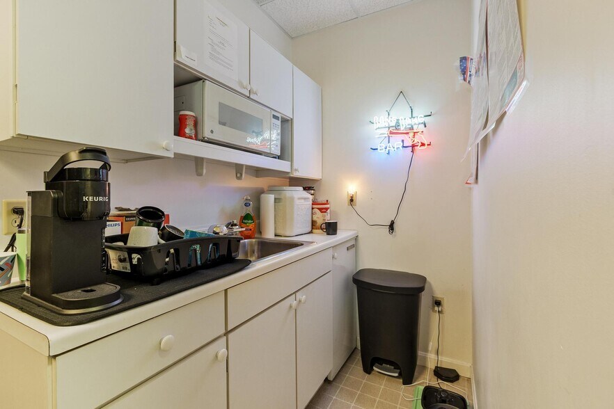 More Photos Of 77 Merriam Ave, Leominster Office For Sale