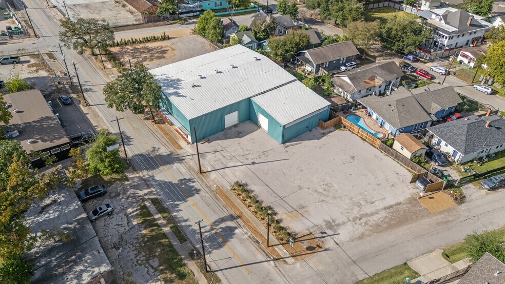 More Photos Of 3915 McKinney St, Houston Light Distribution For Sale