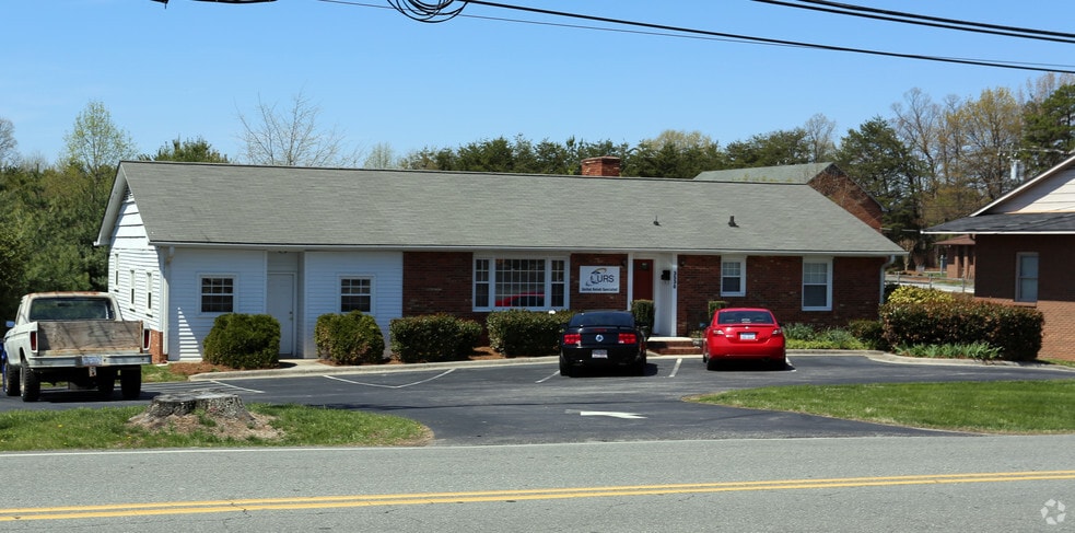 More Photos Of 3536 Vest Mill Rd, Winston-Salem Office Residential For Lease