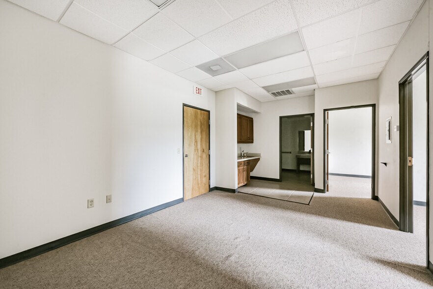 More Photos Of 20550 Townsen Blvd, Humble Loft Creative Space For Sale