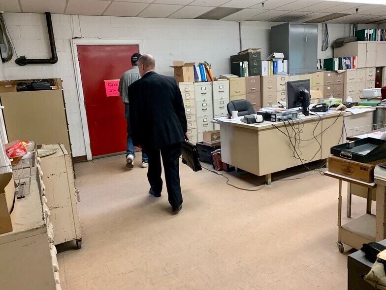 More Photos Of 240 Chestnut St, Liberty Warehouse For Lease