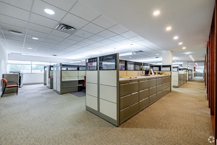 More Photos Of 611 River Dr, Elmwood Park Office For Sale