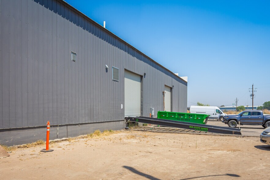 More Photos Of 210-284 N Thorne Ave, Fresno Warehouse For Sale