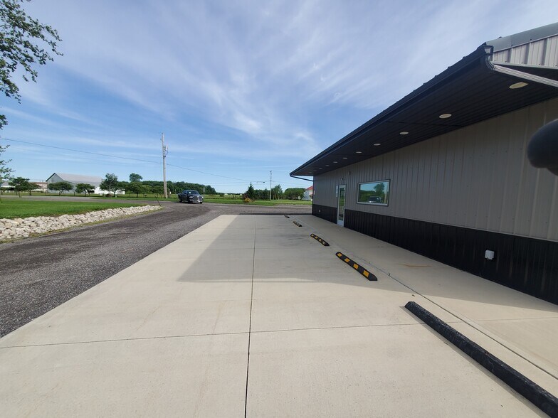 More Photos Of 1579 E Wyandot Ave, Upper Sandusky General Retail For Sale