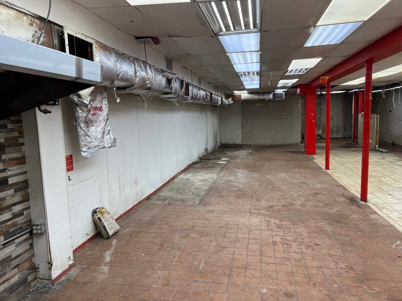 More Photos Of 726 Broadway, Brooklyn Storefront For Lease