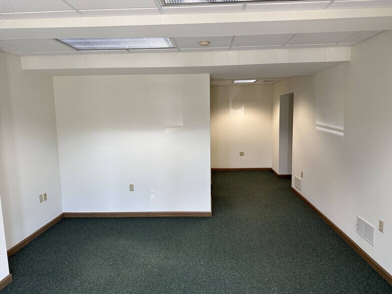 More Photos Of 2970 Corporate Ct, Orefield Medical For Lease