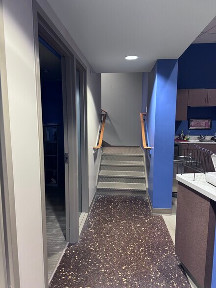 More Photos Of 1646 Westgate Cir, Brentwood Medical For Sale