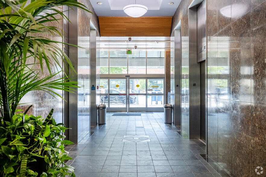 More Photos Of 16311 Ventura Blvd, Encino Office For Sale