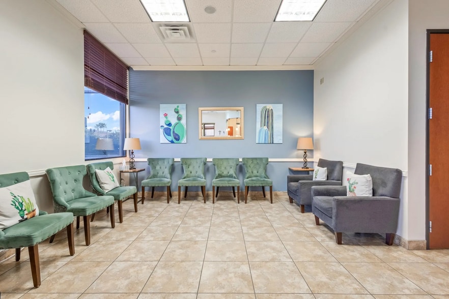More Photos Of 16515 S 40th St, Phoenix Office For Sale