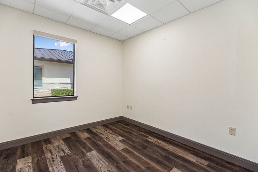 More Photos Of 4358 Lockhill Selma Rd, Shavano Park Medical For Lease