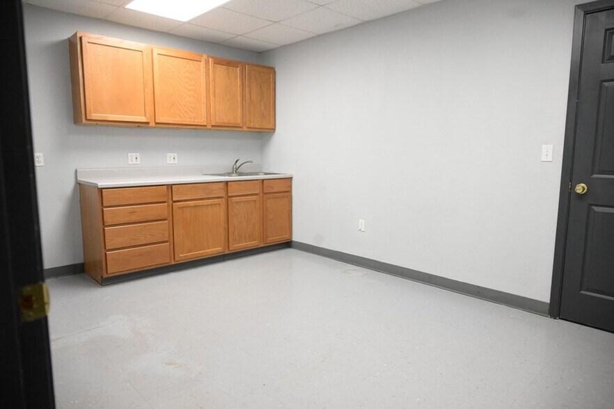 More Photos Of 3611 E State Highway 158, Midland Unknown For Lease