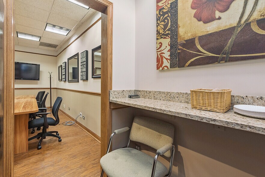 More Photos Of 7620-7632 W 159th St, Orland Park Office For Sale