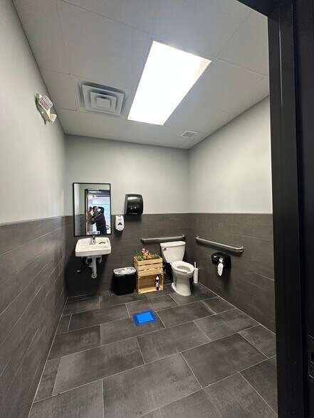 More Photos Of 40119 Industrial Park Cir, Georgetown Warehouse For Sale