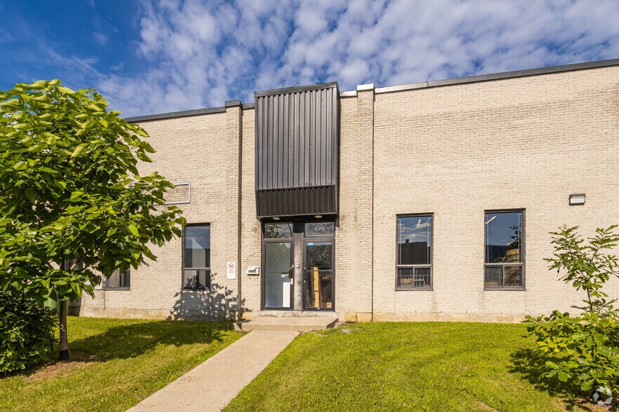 More Photos Of 679-701 Av Meloche, Dorval Warehouse For Lease