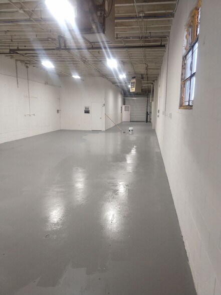 More Photos Of 46 Saratoga Blvd, Island Park Warehouse For Lease