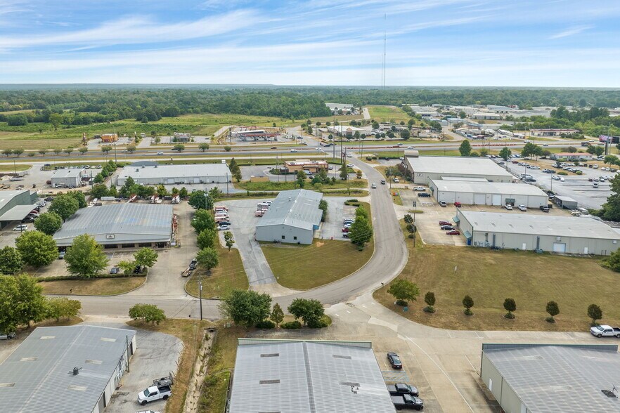 More Photos Of 834-840 Lagoon Business Loop, Montgomery Light Distribution For Lease