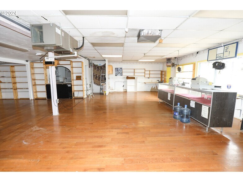 Primary Photo Of 501 NW Douglas Blvd, Winston General Retail For Sale