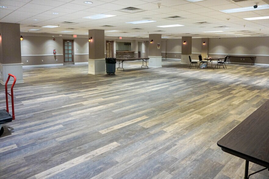 More Photos Of 1701 Martin Springs Dr, Rolla Freestanding For Sale