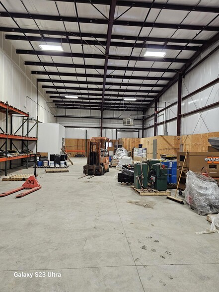 More Photos Of 35 Hamilton Ln, Glenmont Warehouse For Lease