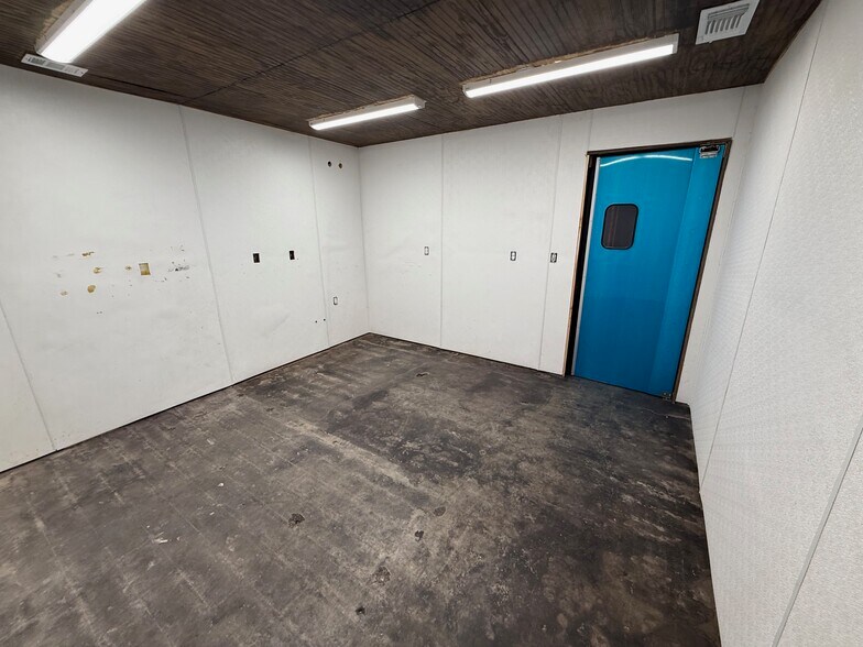 More Photos Of 217 W Main St, Tishomingo Storefront Retail Office For Lease