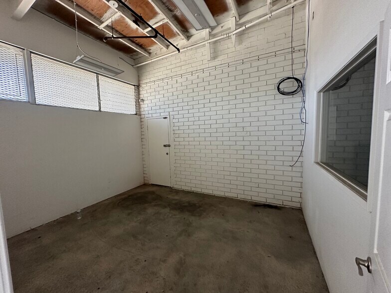 More Photos Of 3850 Broadway Pl, Los Angeles Warehouse For Lease