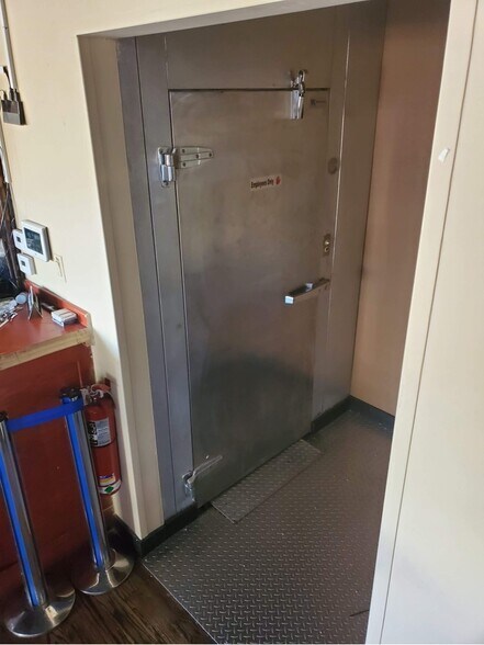 More Photos Of 2300 River Rd, River Grove Freestanding For Sale