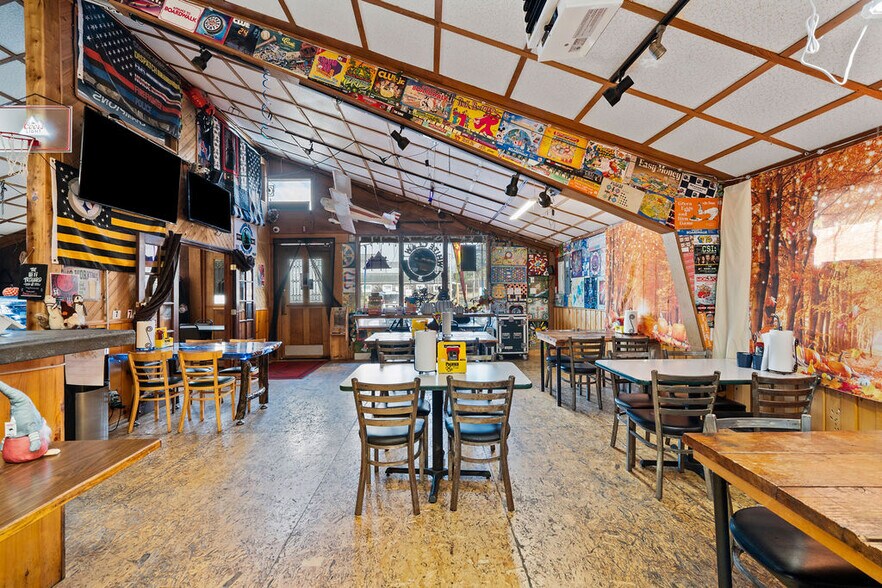 More Photos Of 6425 Pacific Ave, Cloverdale General Retail For Sale