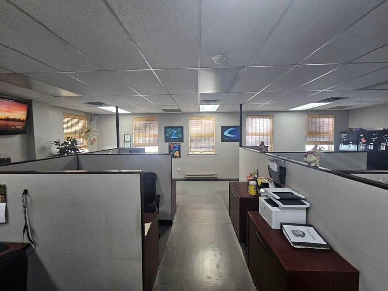 More Photos Of 30 Ridgeway Cir, Woodstock Office For Sale