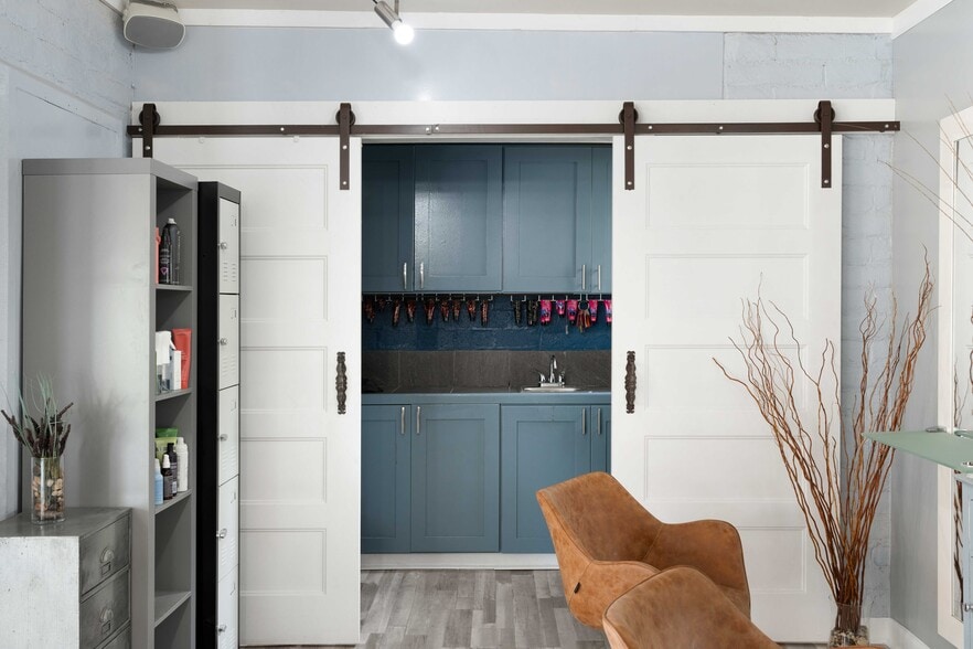 More Photos Of 916 Savannah Hwy, Charleston Freestanding For Lease