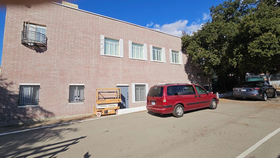 More Photos Of 7746 Foothill Blvd, Tujunga Movie Radio TVStudio For Sale