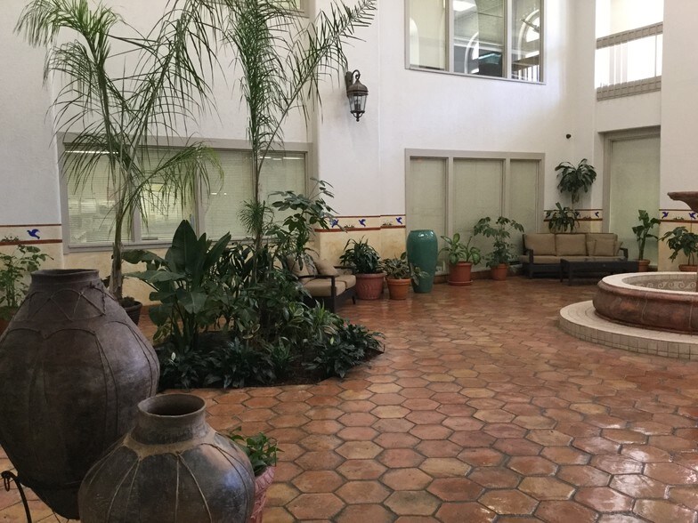 More Photos Of 1155 Westmoreland Dr, El Paso Office For Sale