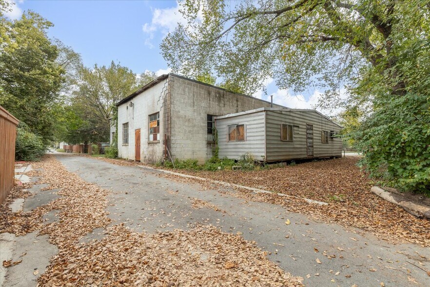 More Photos Of 1341 S School Ave, Fayetteville Auto Repair For Sale