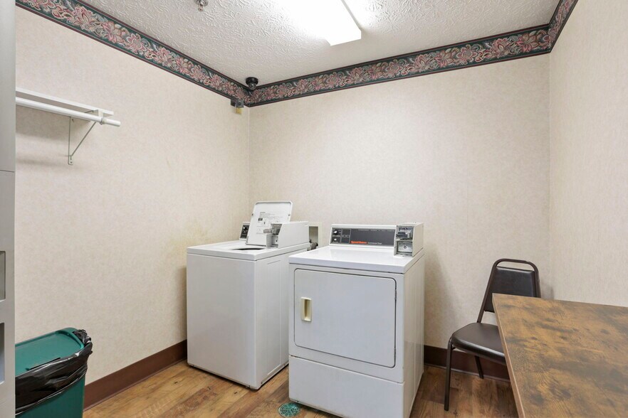 More Photos Of 509 S Wooster Ave, Strasburg Hotel For Sale