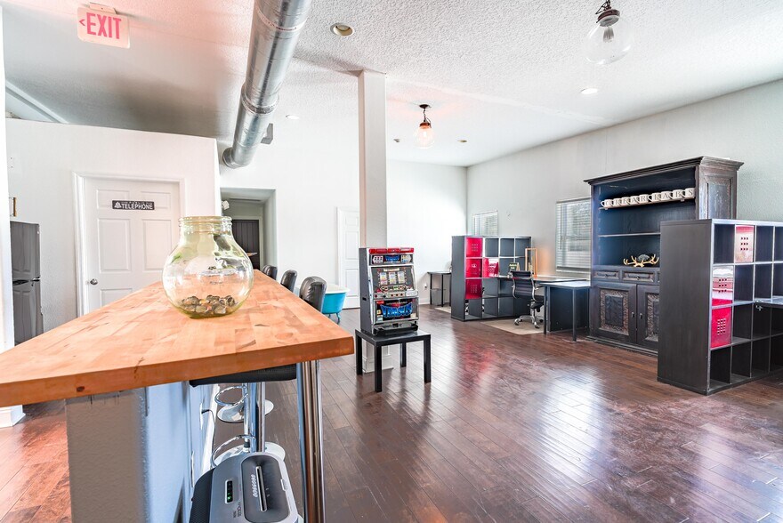 More Photos Of 2529 Central Ave, Saint Petersburg Coworking Space